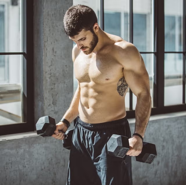 How to Do the Dumbbell Hammer Curl to Build Sleeve-Bursting Biceps